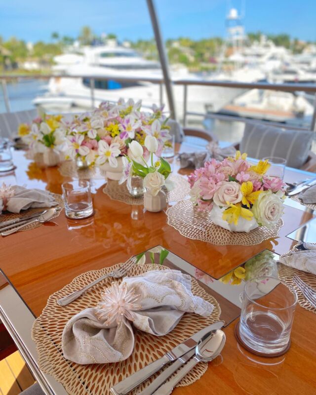 🌸Perfect pastels for Ladies’ Lunch🌸
.
.
.
#pastelperfection #ladieslunch #floralelegance #superyacht #tablestylist